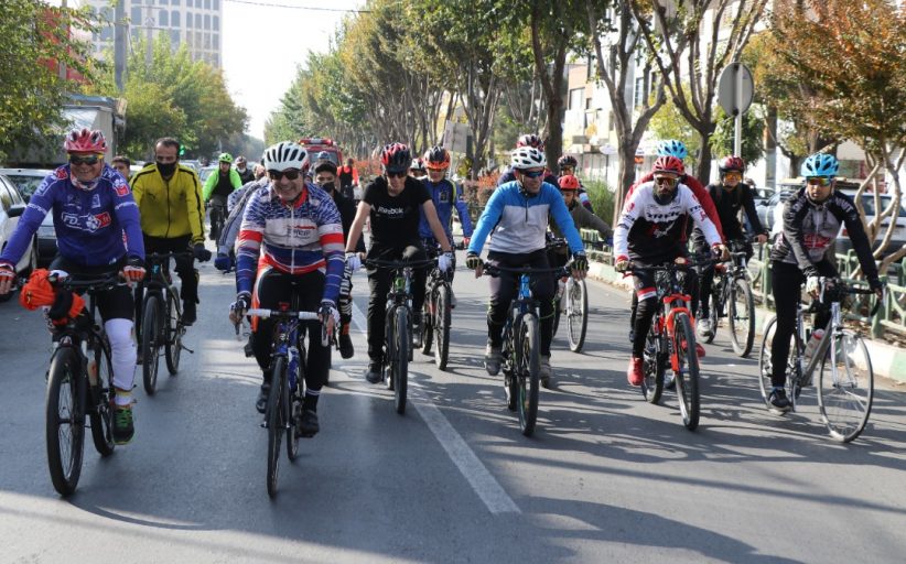همایش دوچرخه سواری به مناسبت روز سیزده آبان برگزار شد.