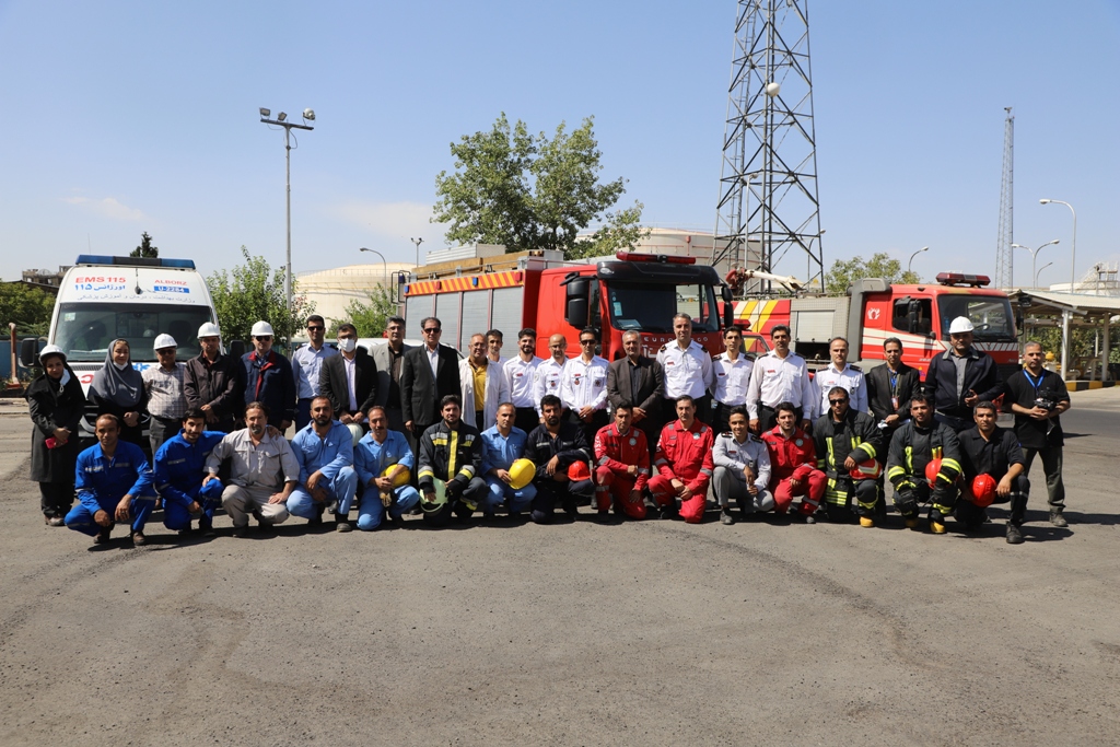 برگزاری مانور مشترک سازمان آتش نشانی وخدمات ایمنی شهرداری فردیس با انبارشرکت نفت شهید دولتی